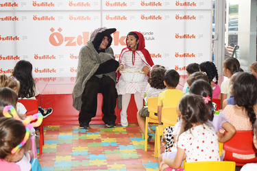 Özdilek Eskişehir'de Kırmızı Başlıklı Kız Çocuk Tiyatrosu