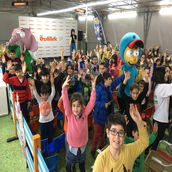 Kral Şakir Çizgi Filminin Sevilen Kahramanları Özdilek İzmir’de Çocuklarla Buluştu