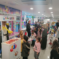Özdilek Bursa'da Pamuk Şeker, Sosis Balon ve Yüz Boyama Etkinlikleri Gerçekleşti