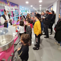 Özdilek Bursa'da Pamuk Şeker, Sosis Balon ve Yüz Boyama Etkinlikleri Gerçekleşti