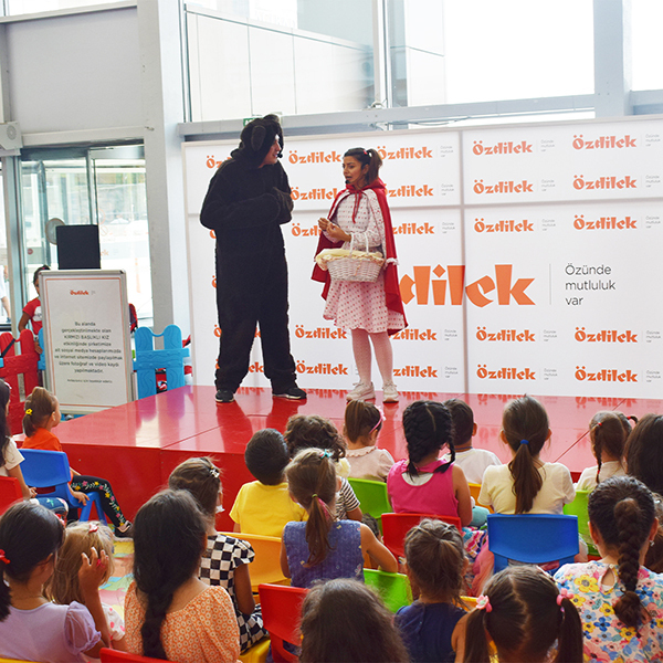 Özdilek Eskişehir'de Kırmızı Başlıklı Kız Çocuk Tiyatrosu