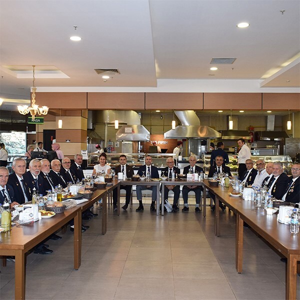 Özdilek Eskişehir'de Gazilere Anlamlı Yemek