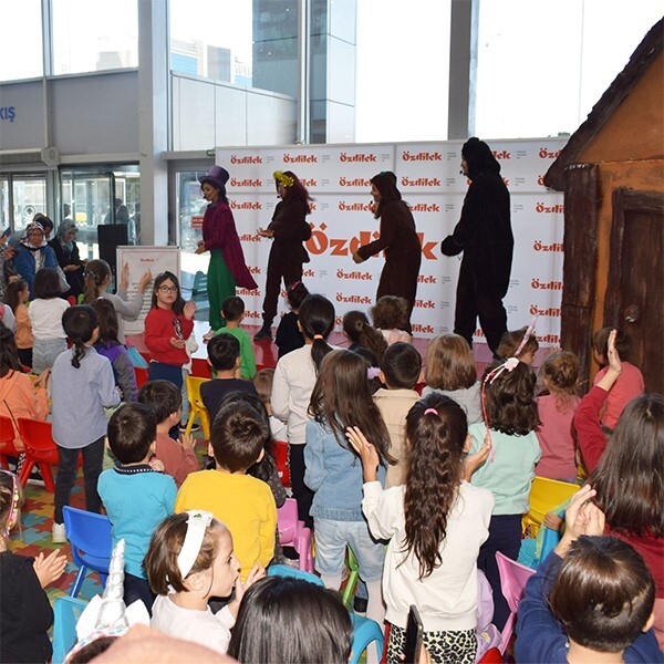 Özdilek Eskişehir’de Ağustos Böceği ile Karınca Çocuk Tiyatrosu
