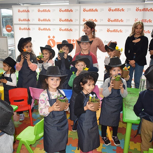 Çocuklar Özdilek Eskişehir'de Minik Bahçıvanlar Atölyesi İle Eğlendi