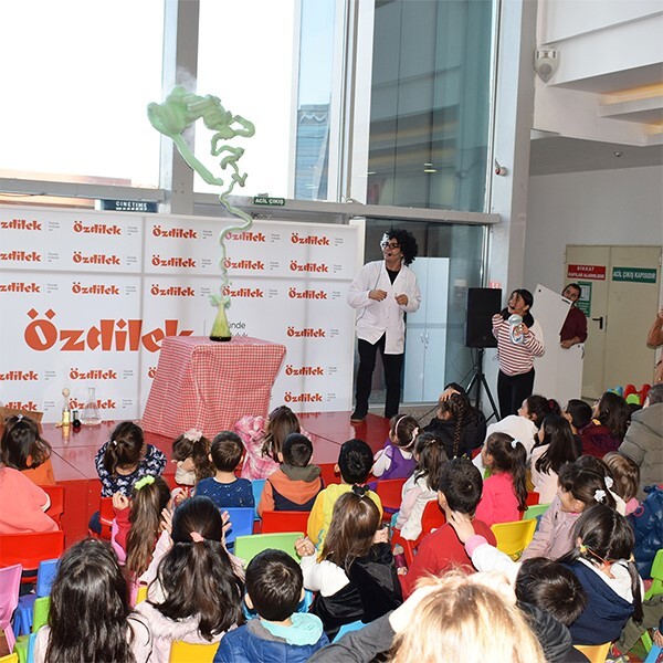 Özdilek Eskişehir'de Eğlenceli Bilim Tiyatrosu