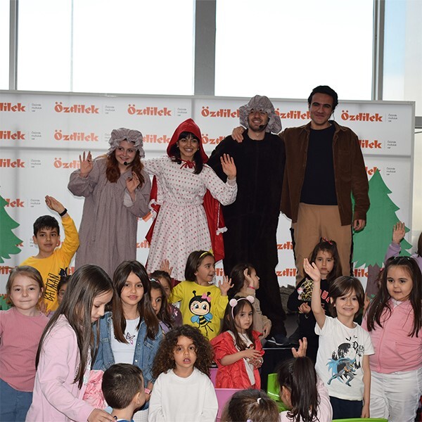 Özdilek Eskişehir'de Kırmızı Başlıklı Kız Çocuk Tiyatrosu