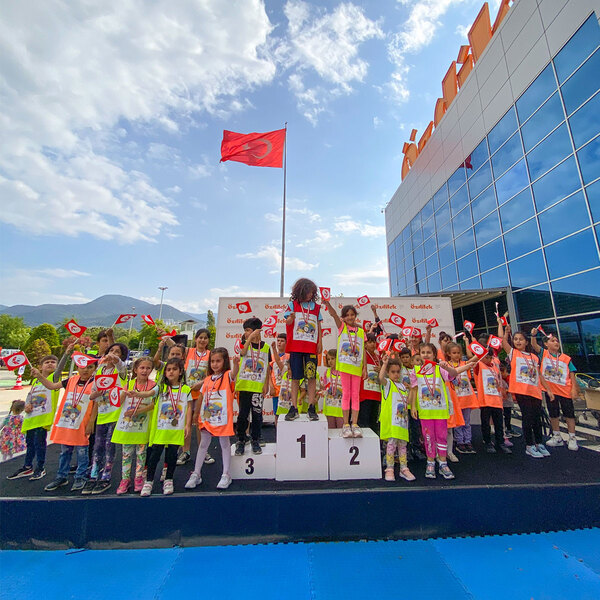 19 Mayıs Coşkusu Özdilek İzmir'de Yaşandı