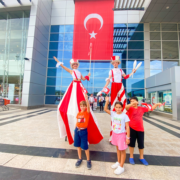 Özdilek İzmir'de 9 Eylül İzmir’in Kurtuluşu Coşkuyla Kutlandı