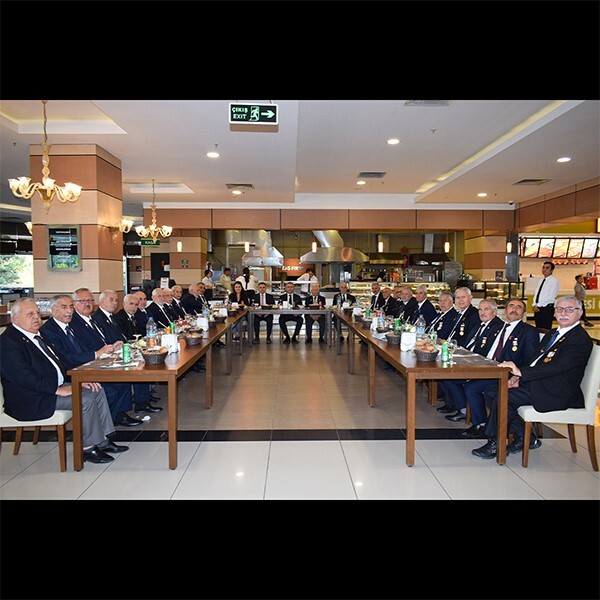 Özdilek Eskişehir'de Gazilere Anlamlı Yemek