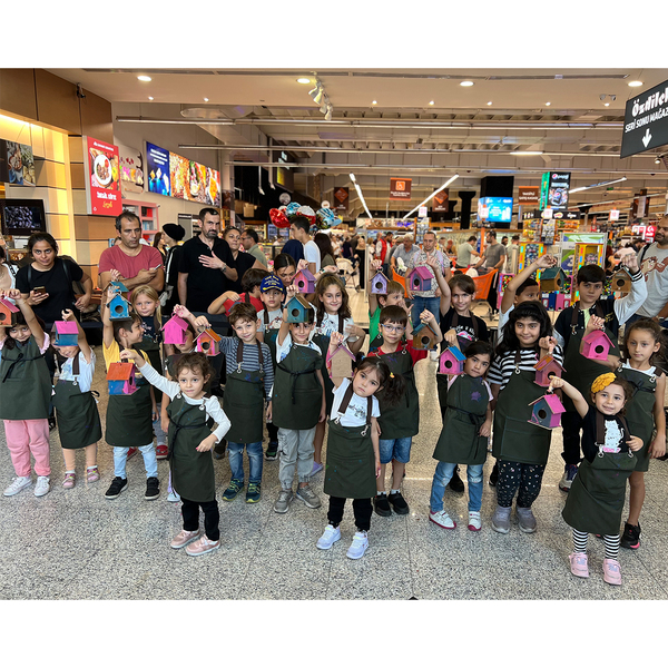 Özdilek İzmir'de Ahşap Kuş Evi Yapım Atölyesi Gerçekleşti