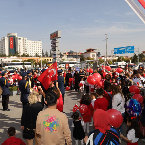 Özdilek Afyonkarahisar’da Cumhuriyetimizin 100. Yıl Coşkusu