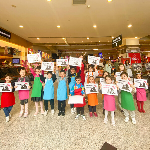 Minikler Özdilek İzmir'de 18 Mart Zaferini Kutladı