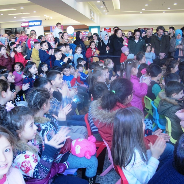 Özdilek Afyonkarahisar’da Çocuk Tiyatroları Yoğun İlgi Gördü
