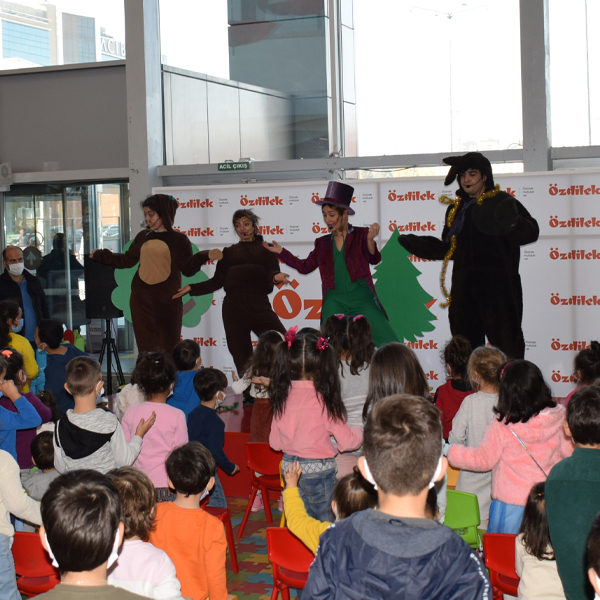 Özdilek Eskişehir’de Ağustos Böceği ile Karınca Çocuk Tiyatrosu 
