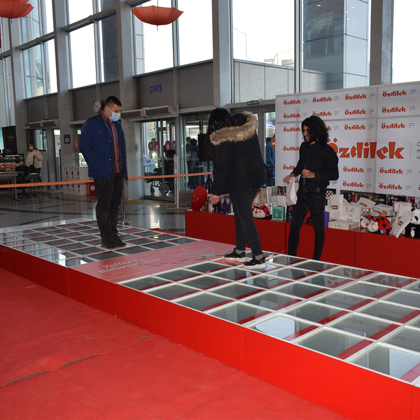 Dopdolu Sevgililer Günü Özdilek Eskişehir'de!