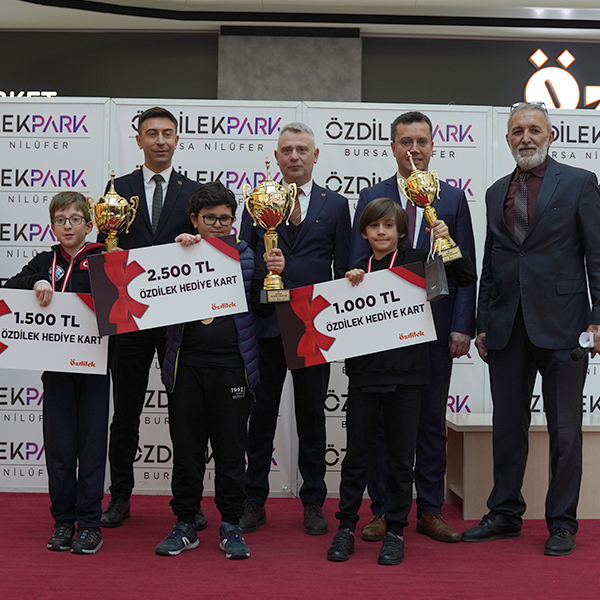Satranç Şampiyonları ÖzdilekPark Bursa Nilüfer’de Kıyasıya Yarıştı!