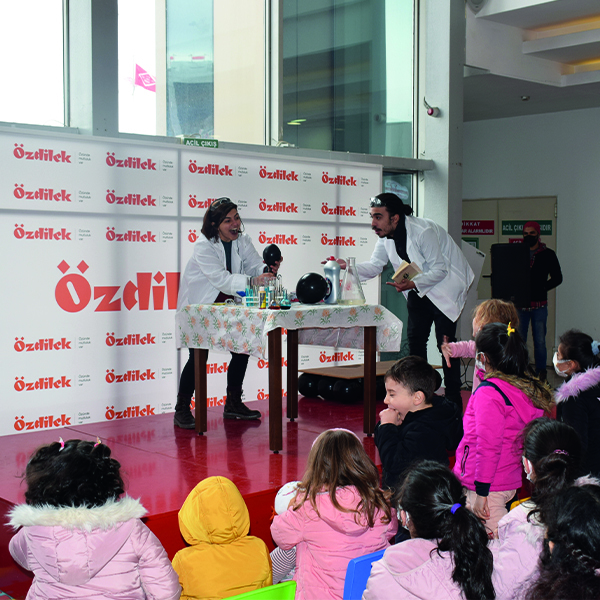 Özdilek Eskişehir'de Eğlenceli Bilim Gösterisi